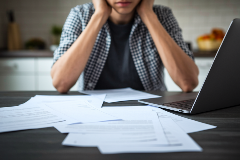 Mon Assurance Ne Veut Pas Me Rembourser : Que Faire en Cas de Fausse Déclaration ?