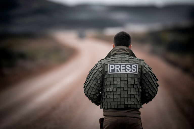 Salaire Reporter de Guerre : Combien Gagnent les Journalistes en Zone de Conflit ?