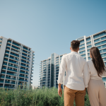 appartement-moderne-couple-verdure